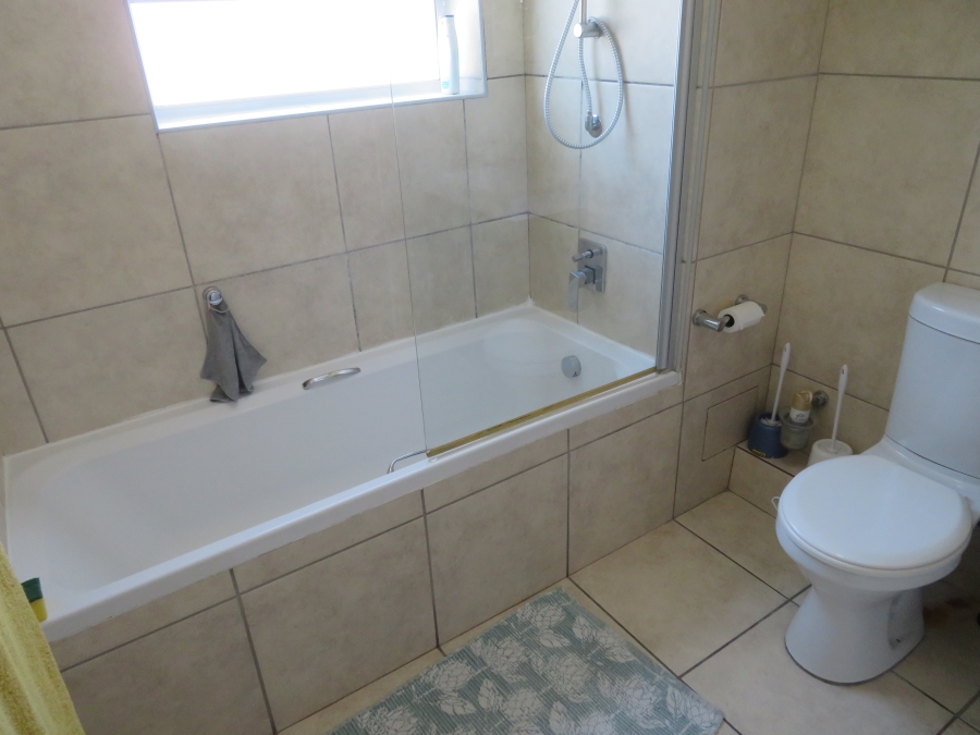 To Let 2 Bedroom Property for Rent in Kenilworth Western Cape